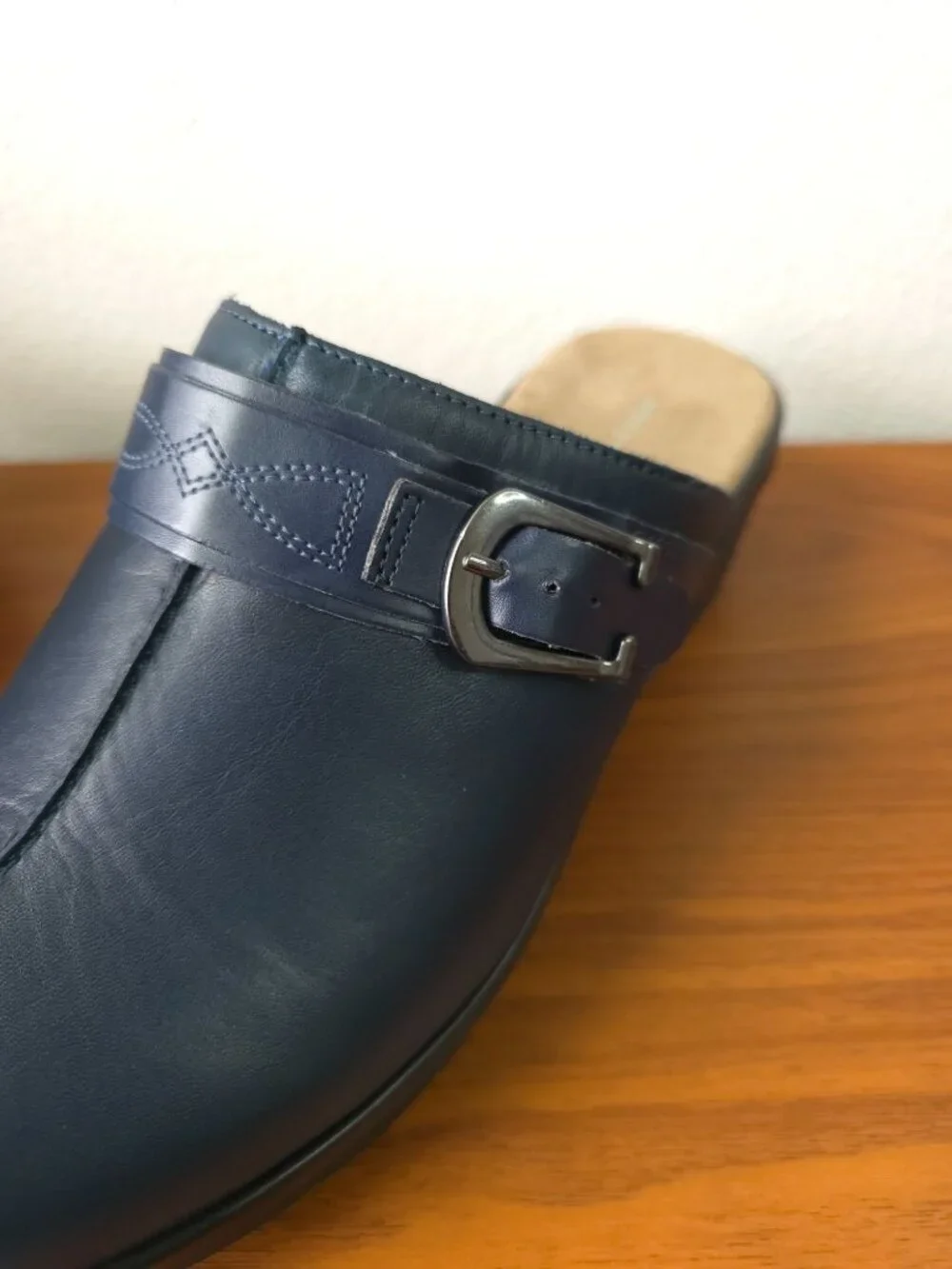 Easy Spirit PINE Navy Blue Leather Buckle Slip-On Clogs Mules Womens Sz 9.5 WW - Picture 7 of 8